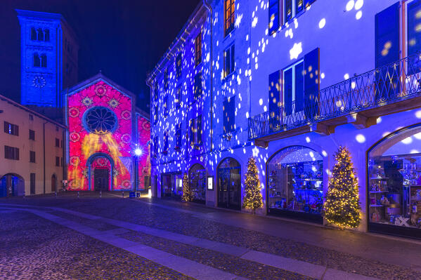 Piazza San Fedele square illuminated by night in the Christmas time, Città dei Balocchi, Como city, Lombardy, Italy, Europe
