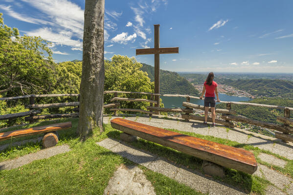 Girl relaxes look at the lake Como from Croce dell'uomo, Cernobbio, Como province, Lombardy, Italy, Europe (MR)