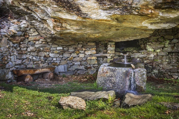 Old wash house of Daloo village, San Giacomo Filippo, Sondrio province, Chiavenna valley, Lombardy, Italy, Europe