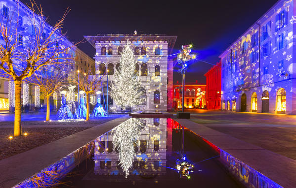 Grimoldi Square in Christmas time, Como, Lombardy, Italy