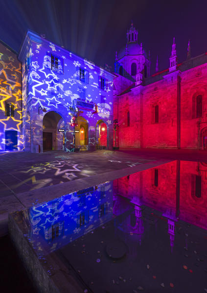 Reflections of Grimoldi Square in Christmas time, Como, Lombardy, Italy, Europe