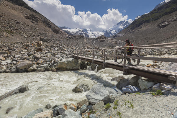 Cyclis crosses the bridge, Morteratsch glacier, Bernina group, Morteratsch valley, Engadine, Switzerland, Europe