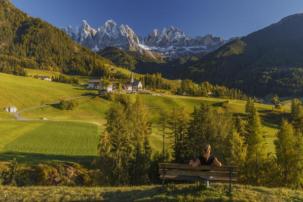 Girl admire Odle Dolomites and the church of Santa Magdalena, Funes valley, Odle dolomites, South Tyrol region, Trentino Alto Adige, Bolzano province, Italy, Europe (MR)