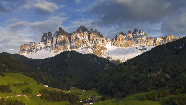 Enrosadira on the Odle Dolomites, Funes valley, Bolzano province, South Tyrol region, Trentino Alto Adige, Italy, Europe