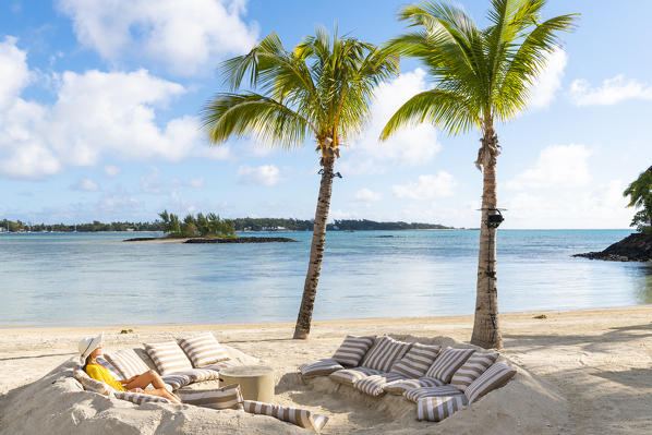 The beach bar at the Shangri-La Le Toussrok hotel, Trou d'Eau Douce, Flacq district, Mauritius, Africa (MR)