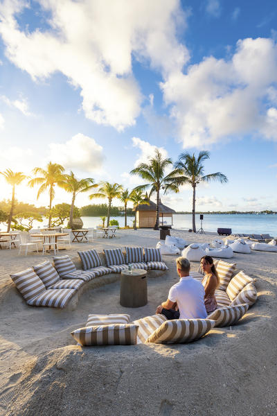A couple enjoying the sunset at the beach bar of the Shangri-La Le Toussrok hotel, Trou d'Eau Douce, Flacq district, Mauritius, Africa (MR)