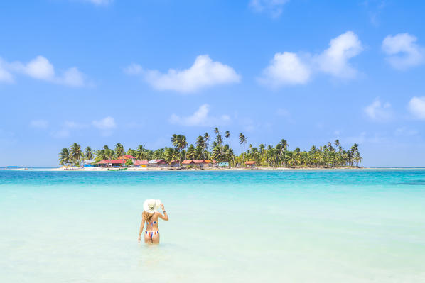 Isla Perro (Dog Island), San Blas islands, Comarca Guna Yala, Panama, Central America (MR)