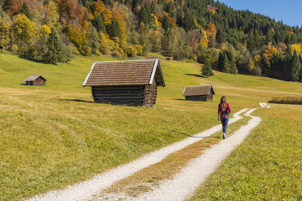 Gerold, Garmisch Partenkirchen, Bavaria, Germany, Europe.  Young woman walking on a footpath in Gerold