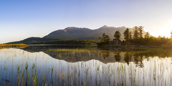 Connemara, County Galway, Connacht province, Ireland, Europe. Lough Inagh lake.