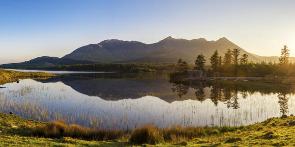 Connemara, County Galway, Connacht province, Ireland, Europe. Lough Inagh lake.