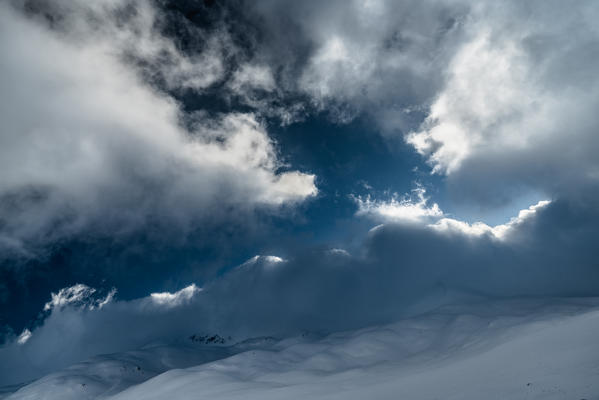 Scindarella's Peak into the clouds, Campo Imperatore, L'Aquila province, Abruzzo, Italy, Europe