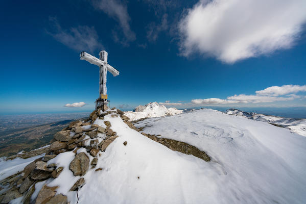 Summit of Mountain Corvo with Gran Sasso in background, Campo Imperatore, Teramo province, Abruzzo, Italy, Europe