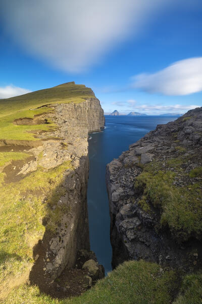 the view along the cliffs of Sørvagsvatn during an autumn day, Vagar, Faroe Islands, Denmark, Scandinavia