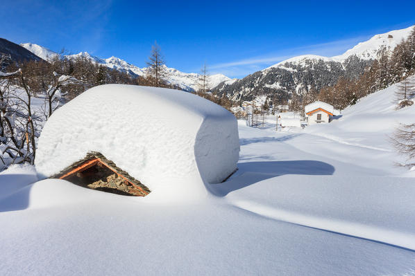 Europe, Italy, Spluga valley, winter at Gualdera village, Lombardy, Italy
