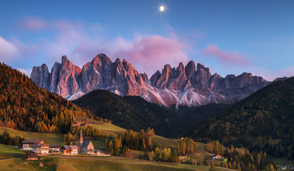 Odle during enrosadira, Santa Magdalena, Funes, Bolzano, Trentino Alto Adige, Italy, Western Europe