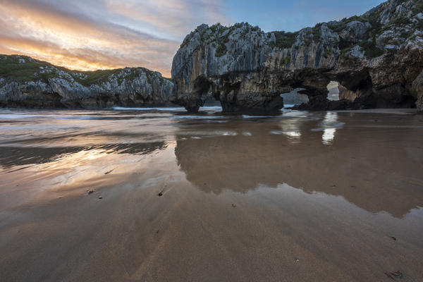 Sunset at Playa Cuevas del Mar, Nueva de Llanes, Asturias, Spain, Iberian Peninsula, Western Europe