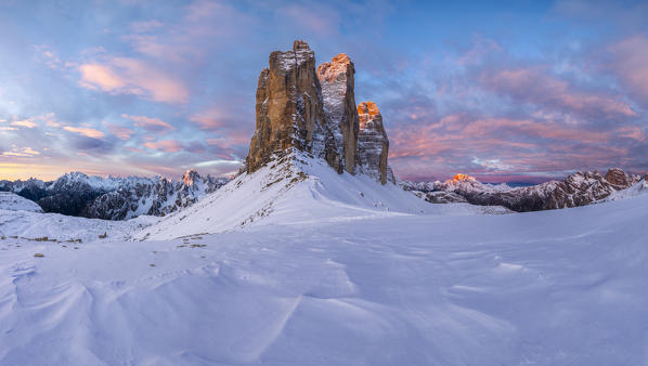 Tre Cime di Lavaredo at sunrise from Forcella Lavarodo, Misurina, Belluno, Dobbiaco, Veneto, Trentino Alto Adige, Italy, Western Europe