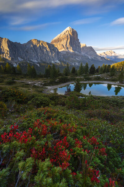 Limides lake and Tofana di Rozes at sunset during summer, Passo Falzarego, Dolomiti di Sesto Braies e d’Ampezzo, Belluno, Veneto, Italy, Western Europe