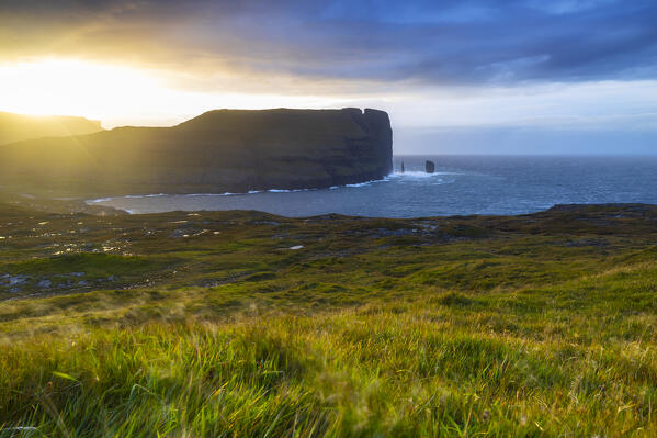 Risin og Kellingin at sunset, Sunda municipality, Eysturoy, Faroe Islands, Denmark, Scandinavia