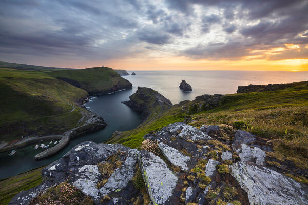 A view of Atlantic Ocean from Boscastle Cliffs at sunset, Boscastle, Forraburry and Minster, Cornwall, United Kingdom, Northern Europe