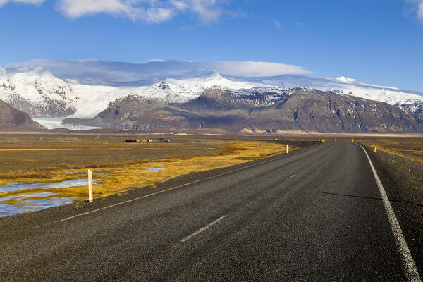 The Ring Road in front of Skaftafellsjokull, Sudurland, Skaftafell, Iceland, Northern Europe