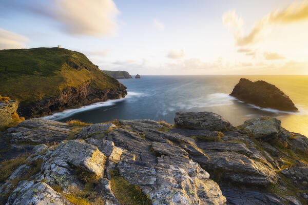 A view of Atlantic Ocean from Boscastle Cliffs at sunset, Boscastle, Forraburry and Minster, Cornwall, United Kingdom, Northern Europe