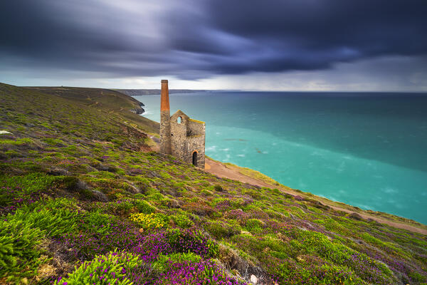 Wheal Coates and Chapel Port Mine in a stormy weather, Saint Agnes, Cornwall, England, Great Britain, United Kingdom