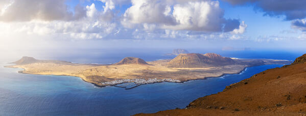 La Graciosa island viewed from Mirador del Rio at sunset, Lanzarote, Canary Islands, Macaronesia, Spain, Western Europe