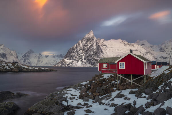 View of Hamnoy at sunrise with Olstinden in the background, Hamnoy, Moskenes, Moskenesoya, Nordland, Lofoten, Norway, Northern Europe