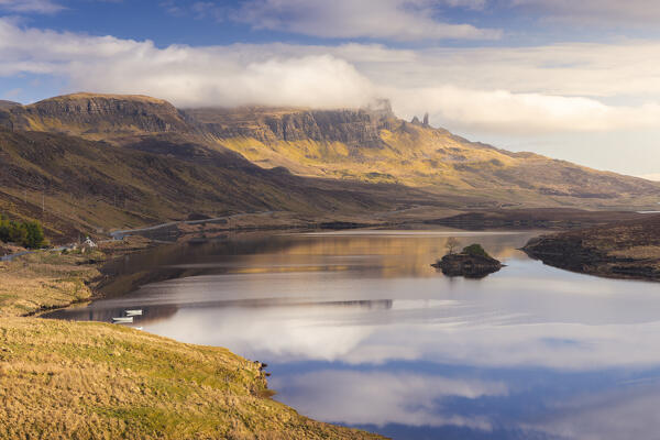 The view of Old Man of Storr from Loch Leathan during sunrise, Isle of Skye, Inner Hebrides, Trotternish peninsula, Highlands, Scotland, United Kingdom