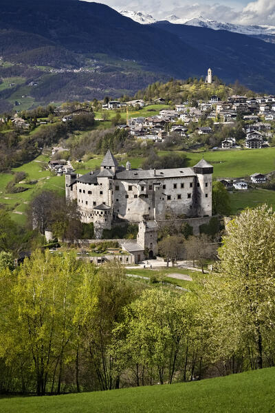 The medieval castle of Presule/Prösels and the Tyrolean village of Fiè allo Sciliar/Völs am Schlern. Province of Bolzano, Trentino Alto Adige, Italy.