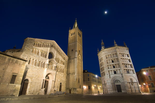 Duomo (Cathedral) and Baptistry at dusk, Parma, Emilia-Romagna, Italy.