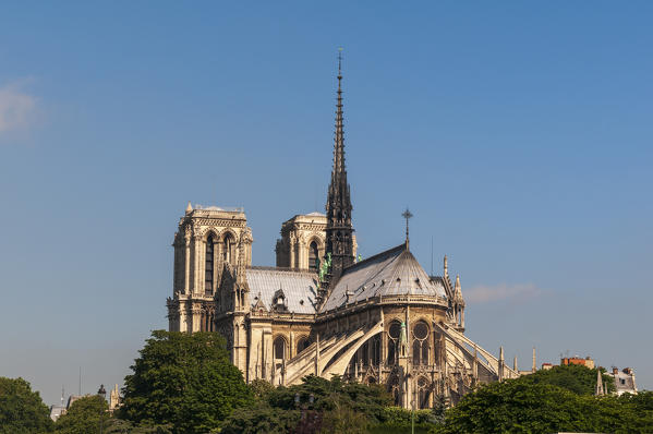 River Seine and Notre Dame Cathedral, Paris, France.