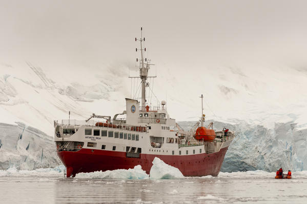 Antarctica, Antarctic Peninsula, Paradise Bay, Antarctic Dream ship.