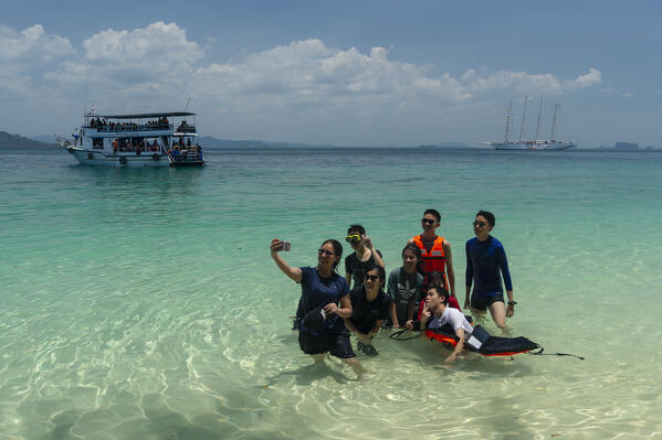 Local tourist taking a selfie, Ko Kradan, Talay Trang archipelago, Thailand.