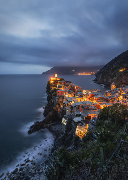 The first lights of the evening on Vernazza, National Park of Cinque Terre, municipality of Vernazza, La Spezia province, Liguria district, Italy, Europe