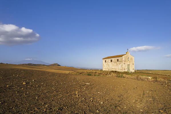 Isolated church in the sicilian countryside with volcano Etna covered with snow in the background, Castel di Judica, Catania province, Sicily, south of Italy, Italy, Europe