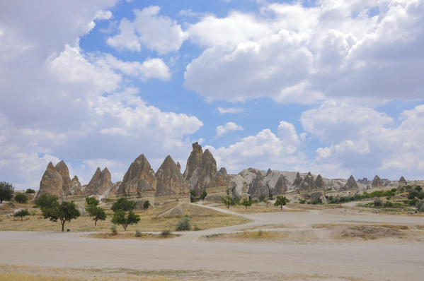 This region in Turkey, Kappadokia, Fairy Chimneys is full of very special formats from different logs and different heads.