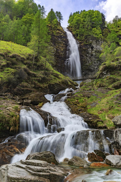 Cascata della Froda with its peculiar bridge, Sonogno, val Verzasca, Ticino, Switzerland