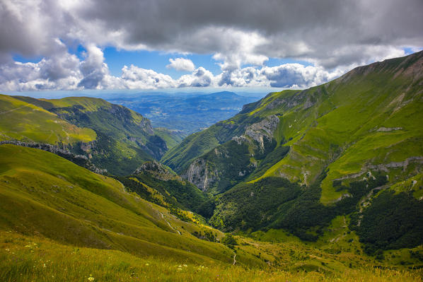 Italy, Marche, Sibillini mountain range, Ambro Valley from Pizzo Acuto