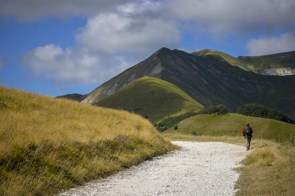 Italy, Marche, Sibillini mountain range, Hiker on the trail to Fargno mountain hut