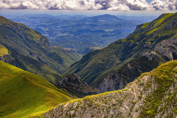 Italy, Marche, Sibillini mountain range, Ambro Valley from Pizzo Acuto
