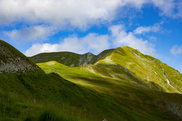 Italy, Marche, Sibillini mountain range, Ambro Valley from Pizzo Acuto