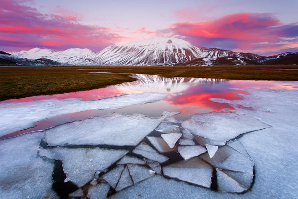 Europe, Italy, Umbria, Castelluccio of Norcia
Castelluccio plateau.