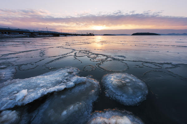 In the year 2012 with a strong decrease of temperature Trasimeno lake is completely frozen, a phenomenon that was not the same since 1985.