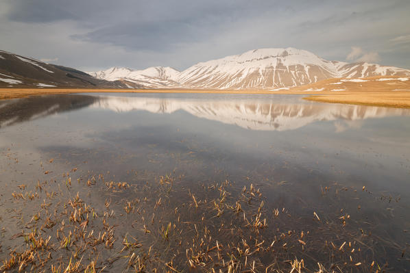 Europe,Italy,Umbria,Perugia district,Castelluccio of Norcia.
Thawing snow 