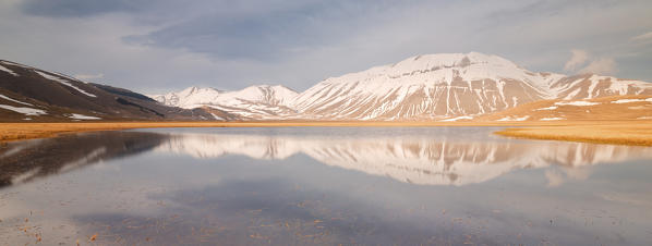 Europe,Italy,Umbria,Perugia district,Castelluccio of Norcia.
Thawing snow 