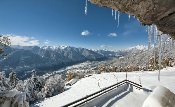 La Valtellina da Prato Secondo dopo una nevicata autunnale.