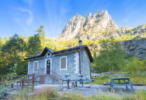 Refuge Noaschetta, Vallone di Noaschetta, Valle dell Orco, Gran Paradiso National Park, Province of Turin, italian alps, Piedmont, Italy