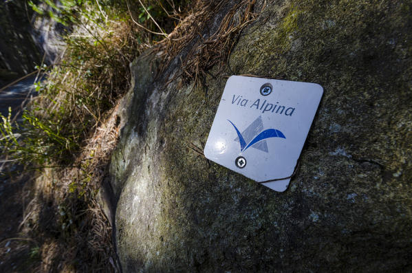 Alpine route sign (Val Chalamy, Mont Avic Natura Park, Aosta Valley, Italy)